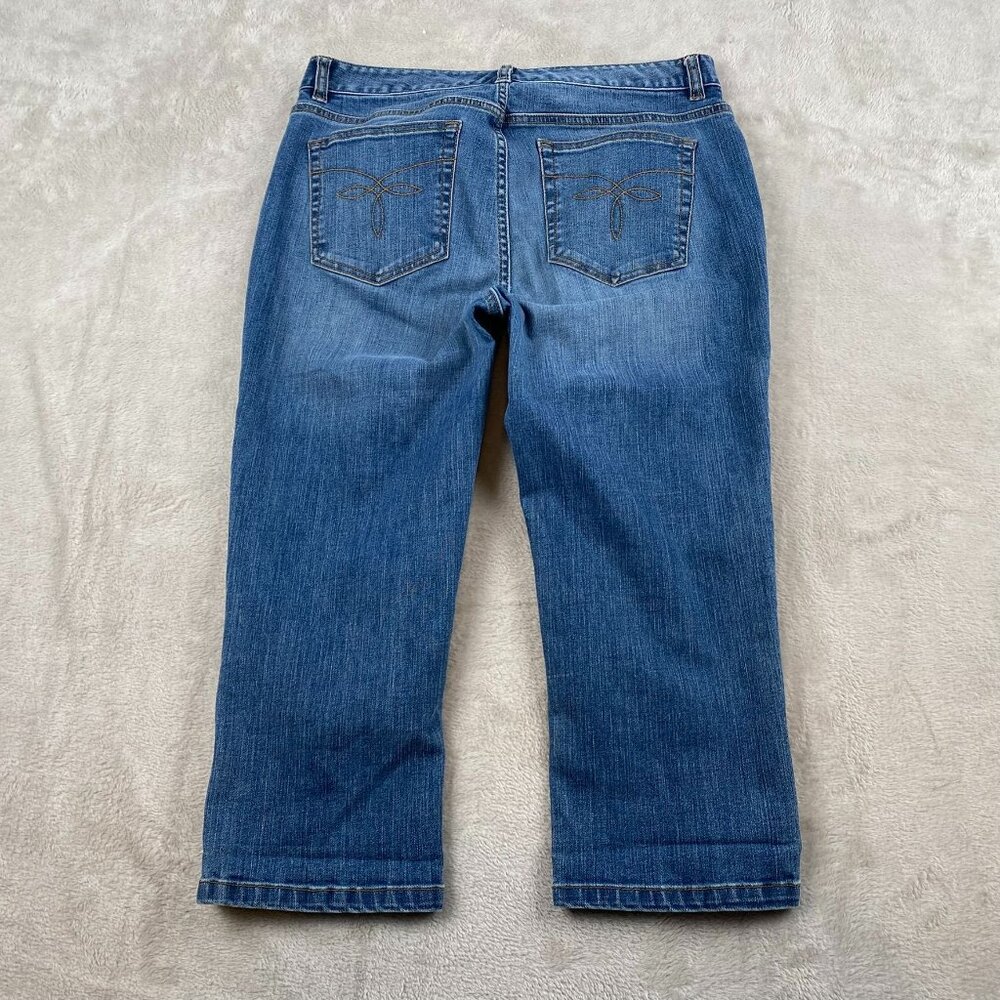 Chaps Womens Capri Jeans Size 8 Blue Denim Classic Fit Cotton Blend Straight Leg - Picture 12 of 15